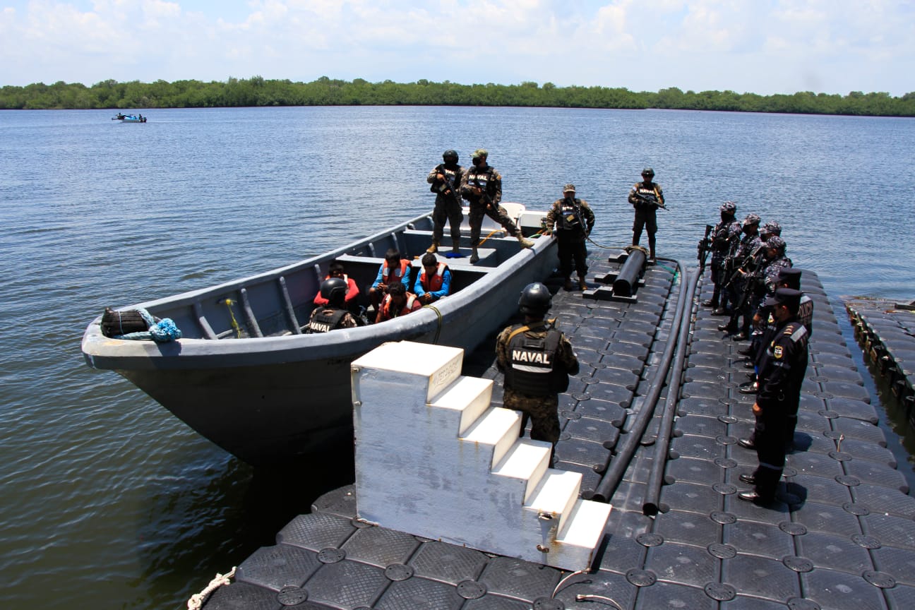 Fuerza Naval incautó 800 kilos de cocaína con un valor aproximado de $20 millones fuerza-naval-incauto-800-kilos-de-cocaina-con-un-valor-aproximado-de-20-millones